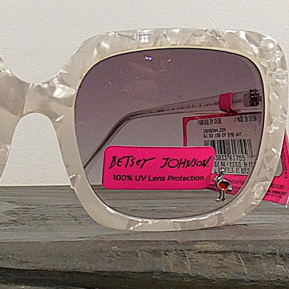 HOST PICK! NWT Betsey Johnson FUN FABULOUS in The Details Square Sunglasses - Picture 9 of 10